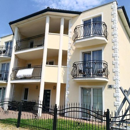 Villa Over Lake ミエルノ エクステリア 写真